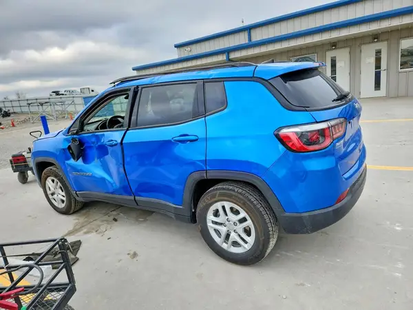 3C4NJCAB3JT368777 2018 JEEP COMPASS - Image 2