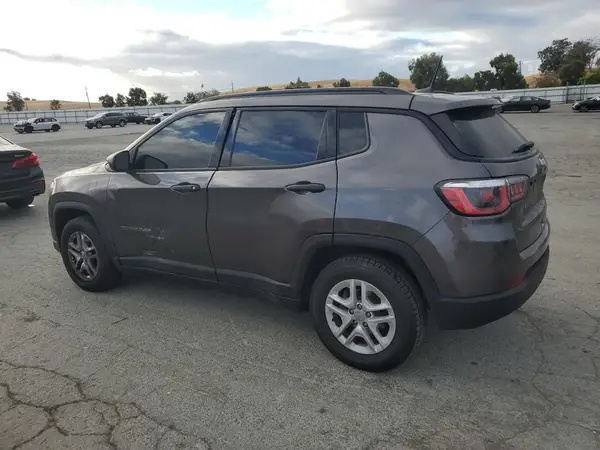 3C4NJCAB4JT139928 2018 JEEP COMPASS - Image 2