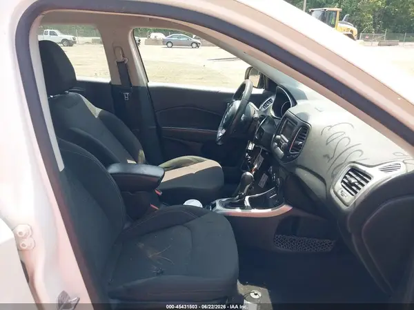 3C4NJCAB4JT151772 2018 JEEP COMPASS - Image 1