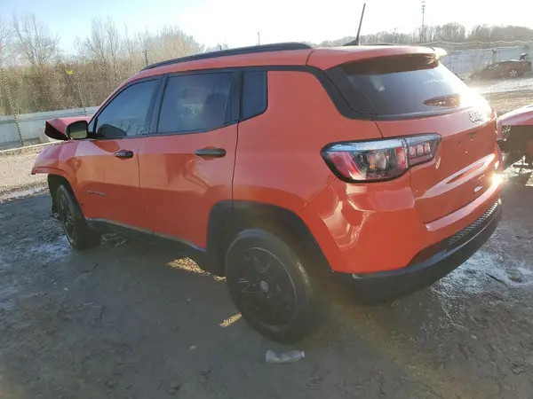 3C4NJCAB4JT226759 2018 JEEP COMPASS - Image 2