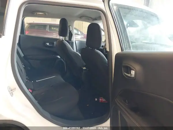 3C4NJCAB4JT318163 2018 JEEP COMPASS - Image 8