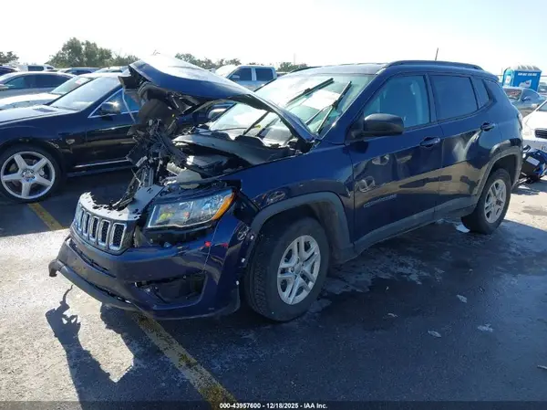 3C4NJCAB4JT409353 2018 JEEP COMPASS - Image 2