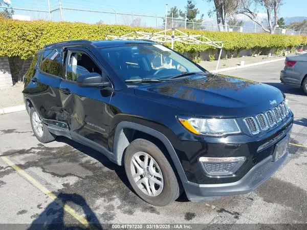 3C4NJCAB4JT420675 2018 JEEP COMPASS - Image 1