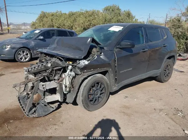 3C4NJCAB4JT462828 2018 JEEP COMPASS - Image 2