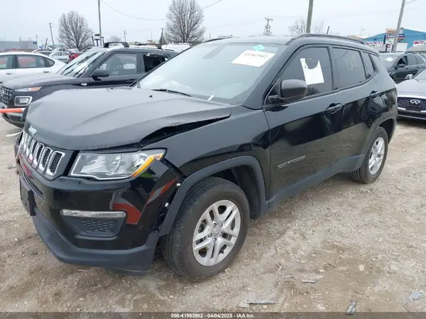 3C4NJCAB4JT469519 2018 JEEP COMPASS - Image 2