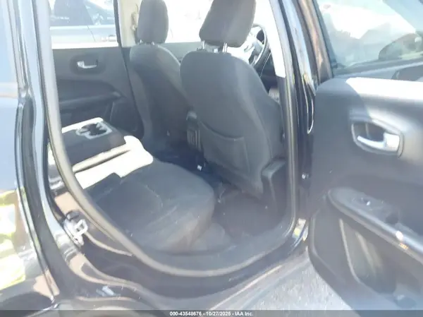 3C4NJCAB5JT102418 2018 JEEP COMPASS - Image 8