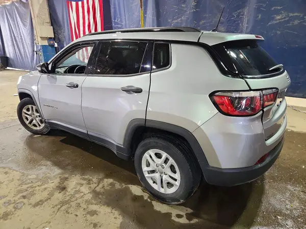 3C4NJCAB5JT140585 2018 JEEP COMPASS - Image 2