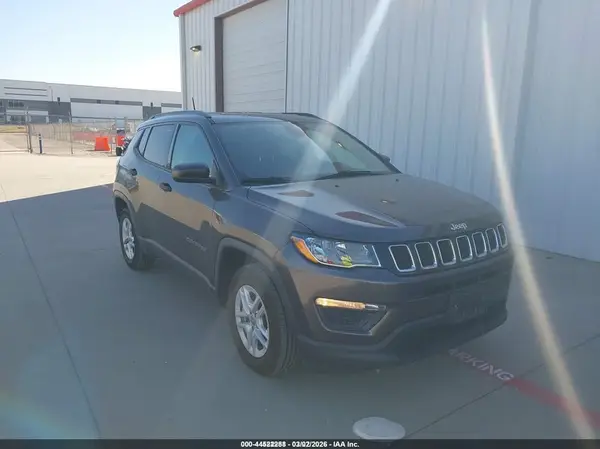 3C4NJCAB5JT374399 2018 JEEP COMPASS - Image 1