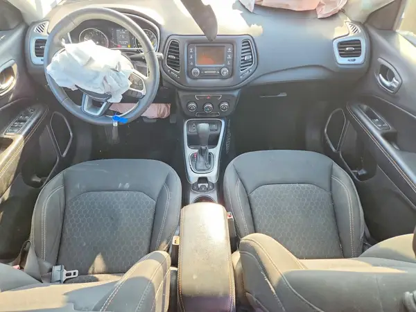 3C4NJCAB5JT411578 2018 JEEP COMPASS - Image 8