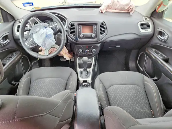 3C4NJCAB5JT468377 2018 JEEP COMPASS - Image 8