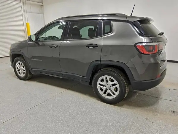 3C4NJCAB6JT122662 2018 JEEP COMPASS - Image 2