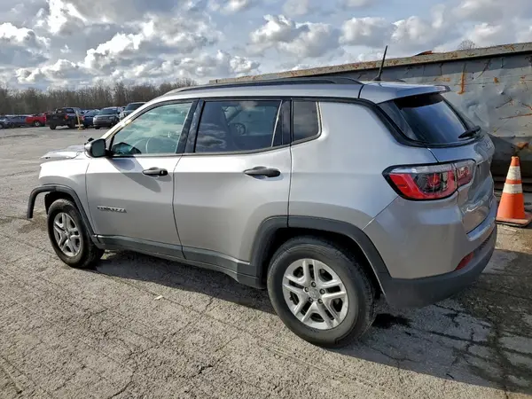 3C4NJCAB6JT125531 2018 JEEP COMPASS - Image 2
