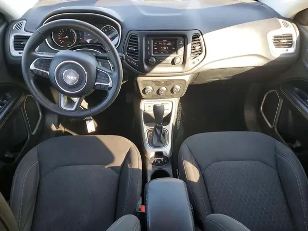 3C4NJCAB6JT133631 2018 JEEP COMPASS - Image 8