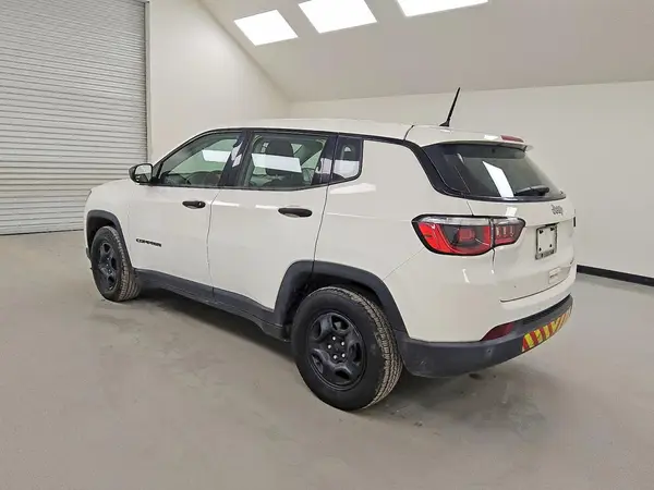 3C4NJCAB6JT136867 2018 JEEP COMPASS - Image 2