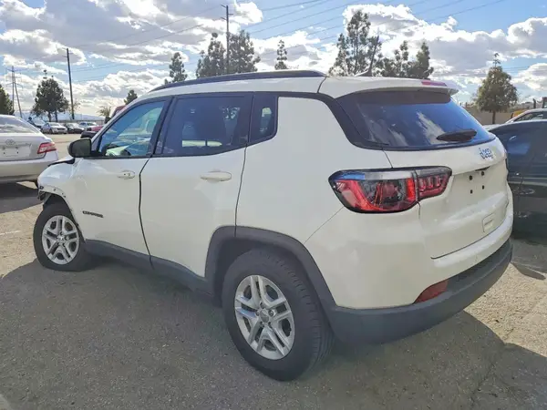 3C4NJCAB6JT250867 2018 JEEP COMPASS - Image 2