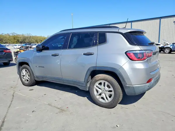 3C4NJCAB7JT102498 2018 JEEP COMPASS - Image 2