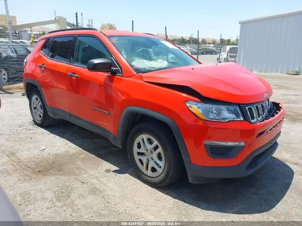 3C4NJCAB7JT123223 2018 JEEP COMPASS - Image 1