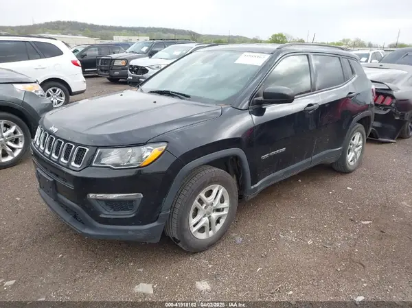 3C4NJCAB7JT186631 2018 JEEP COMPASS - Image 2