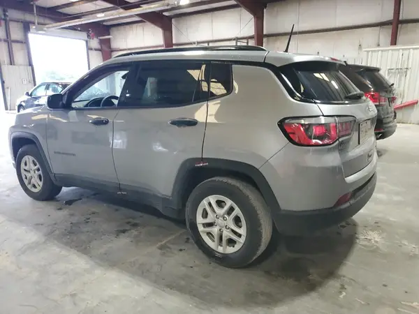 3C4NJCAB7JT240638 2018 JEEP COMPASS - Image 2