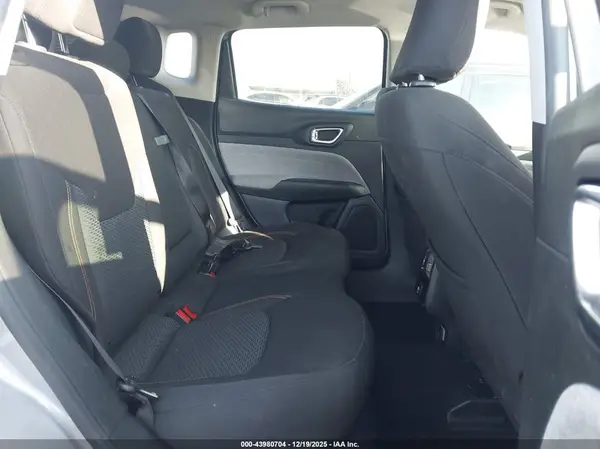 3C4NJCAB7NT136995 2022 JEEP COMPASS - Image 8