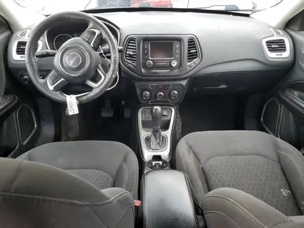 3C4NJCAB8JT303682 2018 JEEP COMPASS - Image 8