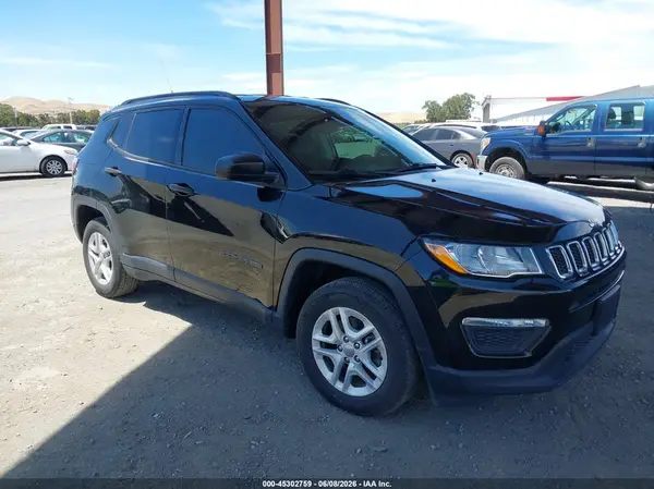 3C4NJCAB8JT374395 2018 JEEP COMPASS - Image 1