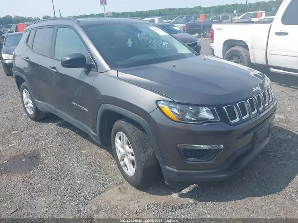 3C4NJCAB8JT468521 2018 JEEP COMPASS - Image 1
