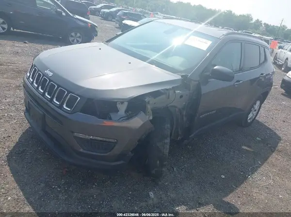3C4NJCAB8JT468521 2018 JEEP COMPASS - Image 2