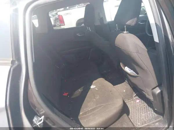 3C4NJCAB8JT468521 2018 JEEP COMPASS - Image 8