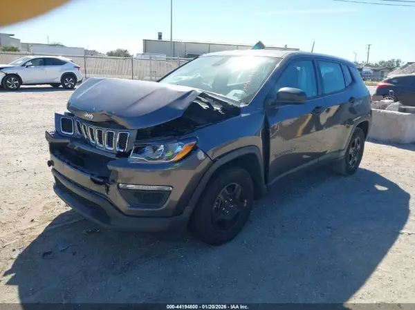 3C4NJCAB8KT809675 2019 JEEP COMPASS - Image 2
