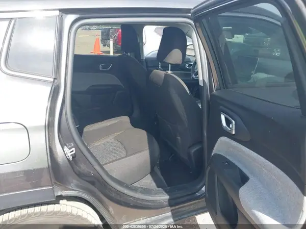 3C4NJCAB8NT205399 2022 JEEP COMPASS - Image 8