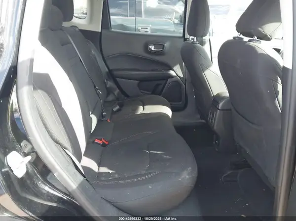 3C4NJCAB9JT265637 2018 JEEP COMPASS - Image 8