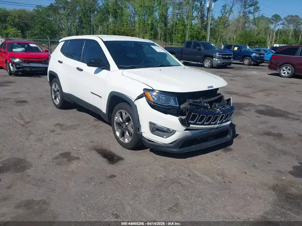 3C4NJCAB9JT420509 2018 JEEP COMPASS - Image 1