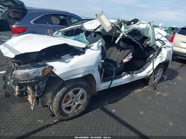 3C4NJCAB9NT179931 2022 JEEP COMPASS - Image 2
