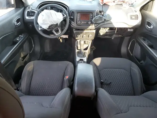 3C4NJCABXJT106979 2018 JEEP COMPASS - Image 8
