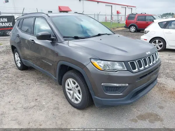 3C4NJCABXJT271687 2018 JEEP COMPASS - Image 1
