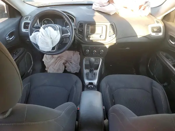 3C4NJCABXJT318832 2018 JEEP COMPASS - Image 8