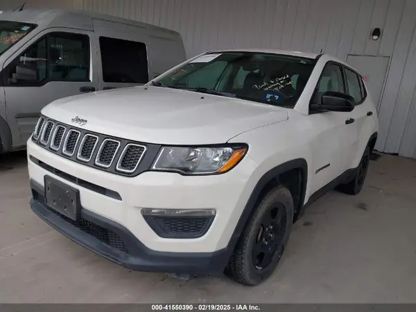 3C4NJCABXJT326901 2018 JEEP COMPASS - Image 2