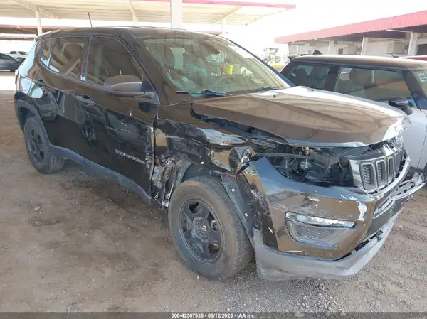 3C4NJCABXJT368260 2018 JEEP COMPASS - Image 1