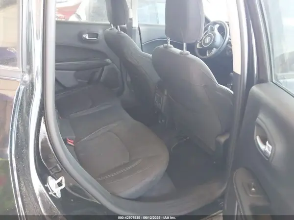 3C4NJCABXJT368260 2018 JEEP COMPASS - Image 8