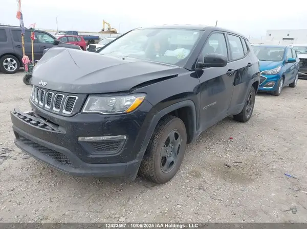 3C4NJCABXJT415660 2018 JEEP COMPASS - Image 2