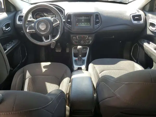 3C4NJCABXKT677597 2019 JEEP COMPASS - Image 8
