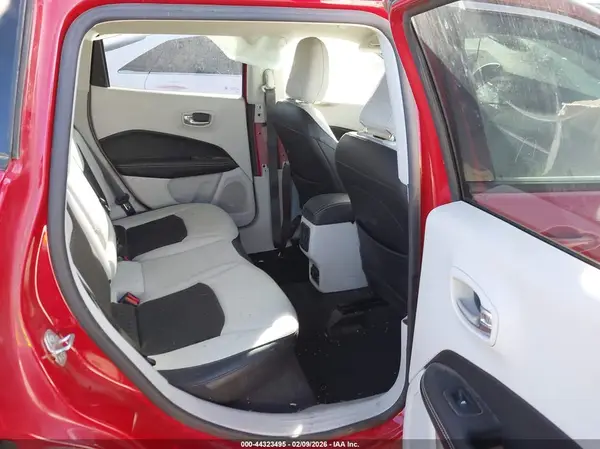 3C4NJCBB0JT102714 2018 JEEP COMPASS - Image 8