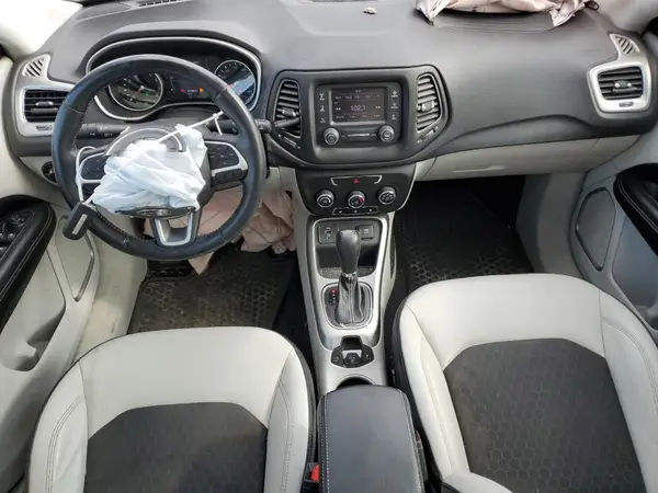 3C4NJCBB0JT122767 2018 JEEP COMPASS - Image 8