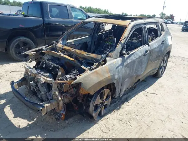 3C4NJCBB0JT134207 2018 JEEP COMPASS - Image 2