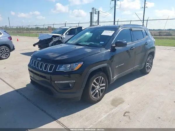 3C4NJCBB0JT136698 2018 JEEP COMPASS - Image 2