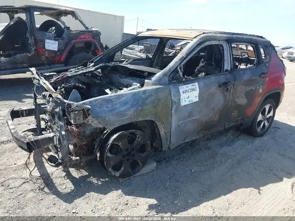 3C4NJCBB0JT137382 2018 JEEP COMPASS - Image 2
