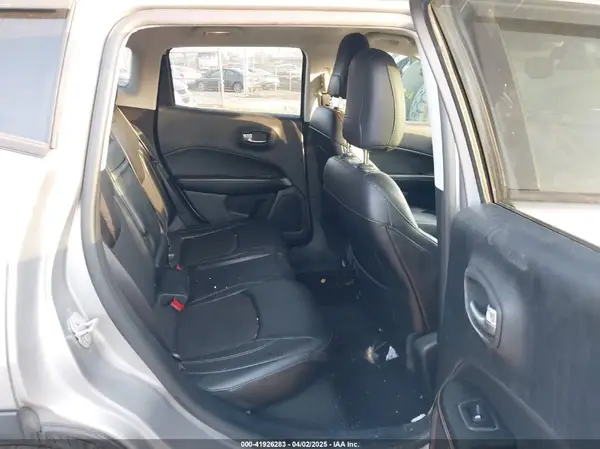 3C4NJCBB0JT165554 2018 JEEP COMPASS - Image 8