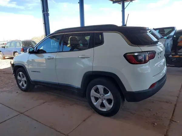 3C4NJCBB0JT166249 2018 JEEP COMPASS - Image 2