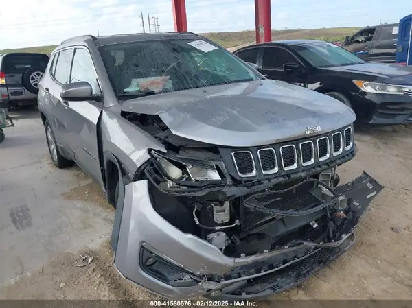 3C4NJCBB0JT227017 2018 JEEP COMPASS - Image 1